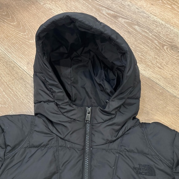 The North Face Women's Black Long Puffer Jacket Slim Fit - Picture 7 of 14